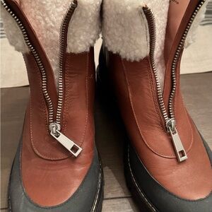 Jcrew winter snow boots. In perfect condition!  Size 9